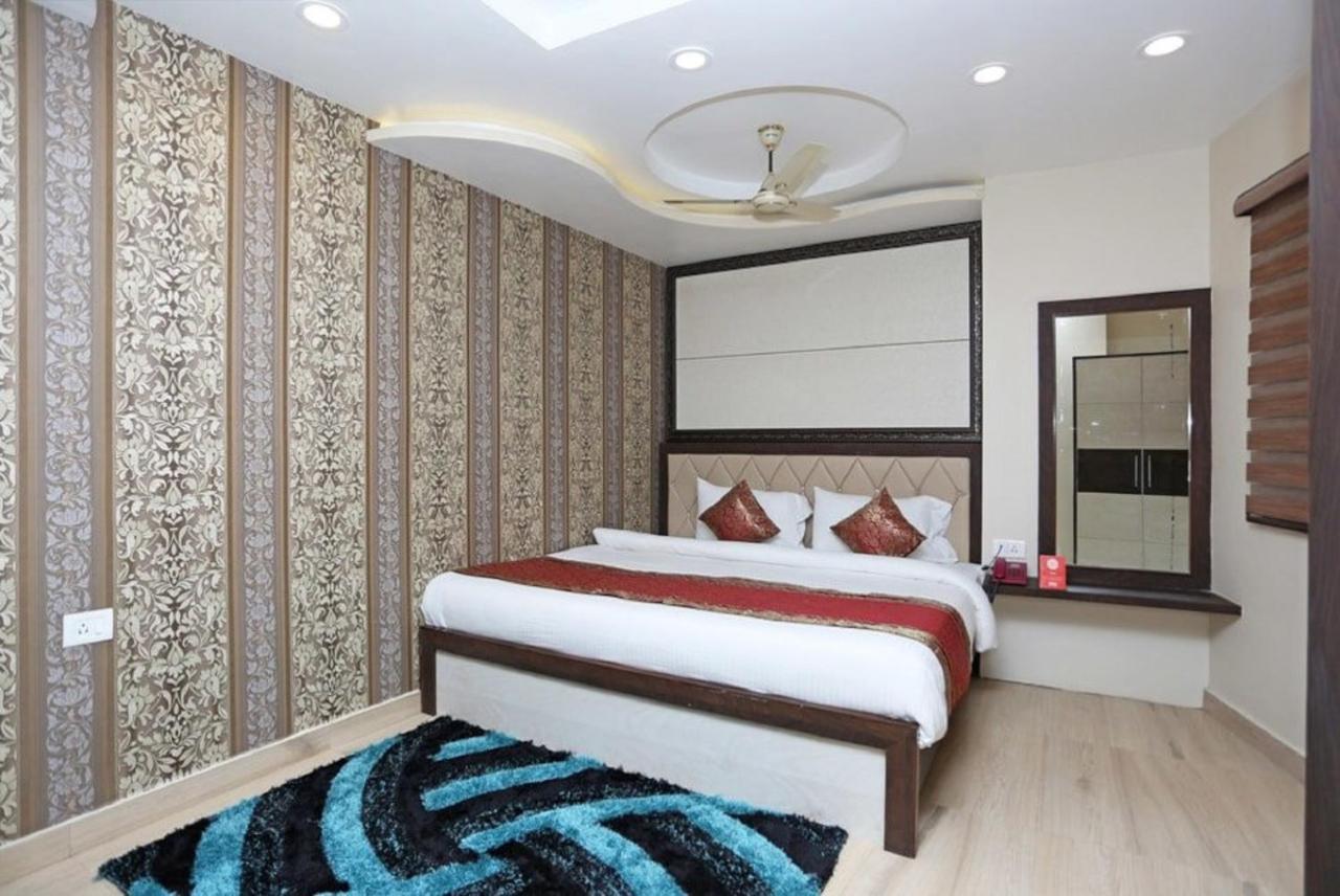 Hotel Aadesh Palace Βαρανάσι Εξωτερικό φωτογραφία